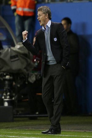 Molde's coach Ole Gunnar Solskjaer celebrates a goal on the pitch line during the UEFA Europa League match against Stuttgart on October 4, 2012. Photo: IC