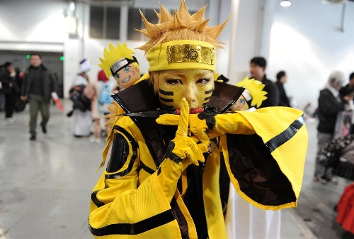   A cosplay enthusiast performs during the 12th Shanghai comic convention held at Shanghai World Expo Exhibition and Convention Center in Shanghai, east China, Feb. 23, 2013. (Xinhua/Lai Xinlin)