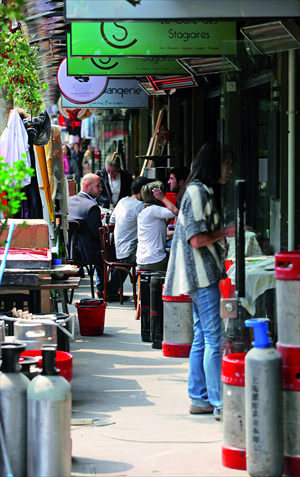 Businesses on Yongkang Road prepare for customers at noon Tuesday. Photo: Cai Xianmin/GT