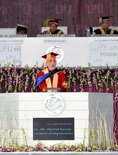 Afghan President Hamid Karzai (front) speaks after receiving an honorary degree as his Indian counterpart Pranab Mukherjee (C, top) listens at the Lovely Professional University in Jalandhar, India, May 20, 2013. (Xinhua/Stringer)
