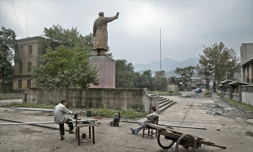 A cement and steel Mao statue at a power plant in Duyun, Guizhou Province, in this picture taken in October 2007, awaits dismantlement as a result of urban development. Photo: Cheng Wenjun