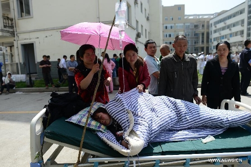 An injured woman receive medical treatment at the People's Hospital in Lushan County of Ya'an City, southwest China's Sichuan Province, April 20, 2013. The death toll rises to 46 in the 7.0-magnitude earthquake hitting Lushan County Saturday morning. (Xinhua/Jiang Hongjing)