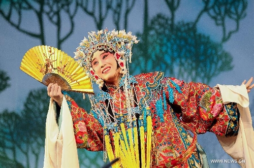 An artist performs the Beijing Opera during the International Theatre Festival Santiago in Santiago, capital of Chile, Jan. 15, 2013. The festival will last until Jan. 20, 2013 and will feature 71 stagings of Chilean and international companies. (Xinhua/Jorge Villegas)