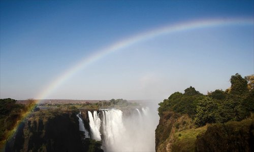Photographer takes stunning snap of a half-circle rainbow above Victoria Falls, Zimbabwe. Photo: photo.huanqiu.com