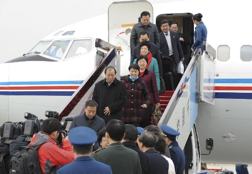 &nbsp;Deputies to the 12th National People's Congress (NPC) from east China's Anhui Province arrive in Beijing, capital of China, March 2, 2013. The first session of 12th NPC is scheduled to open in Beijing on March 5. (Xinhua/Xie Huanchi) 