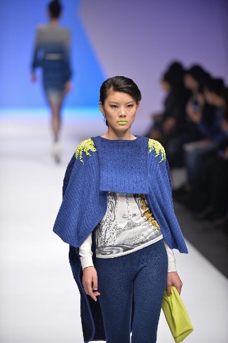 &nbsp;A model presents a creation in the WSM China Knitwear Fashion Design Contest 2013 during the China Fashion Week in Beijing, capital of China, March 26, 2013. The design by Sheng Lina from Fashion School & Engineering of Zhejiang Sci-Tech University won the championship of the contest. (Xinhua/Li Xin) 