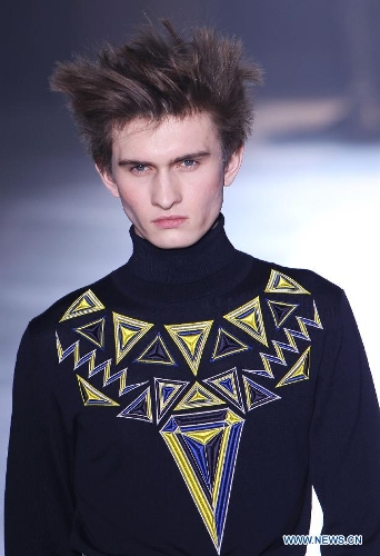 A model displays creations by Japanese designer Arashi Yanagawa for the label John Lawrence Sullivan during the men's Fall-Winter 2013-2014 collection show in Paris, France, Jan. 16, 2013. The 5-day Paris Men's Fashion Week kicked off here on Wednesday. (Xinhua/Gao Jing) 