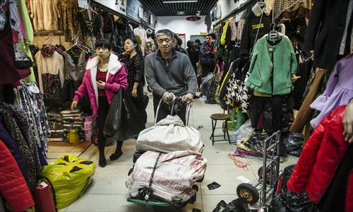 Shopkeepers come to the Beijing Zoo Clothing Market to replenish their stocks on December 31, 2013. Photo: Li Hao/GT