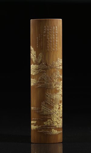 A bamboo armrest using the liuqing technique 
Photo: Courtesy of the museum