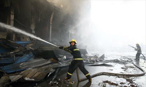 Firefighters try to extinguish a blaze at the Hangzhou Yusei Machinery Co.Ltd in Guali Township of Xiaoshan District in Hangzhou, capital of east China's Zhejiang Province, January 1, 2013. A fire broke out in the company at the Lingang Industrial Park in Guali Township early Tuesday morning. Three firefighters were killed when putting out the fire. By now, firefighters are still trying to douse the blaze. Photo: Xinhua