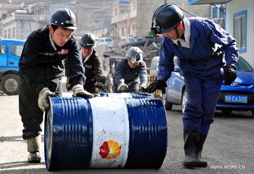 Miners help convey rescue materials to the coalmine in which a coal and gas outburst has left two people dead at the Jinjia Coal Mine under the Panjiang Investment Holding Group in Liupanshui City, southwest China's Guizhou Province, Jan. 20, 2013. Rescuers have been working for 42 hours until 1 p.m. on Jan. 20, but they failed to find the trapped miners. (Xinhua/Yang Ying) 