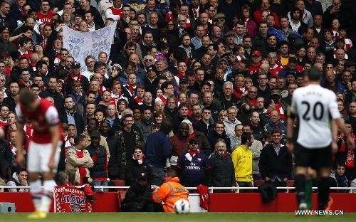 &nbsp;Fans hold a banner written 