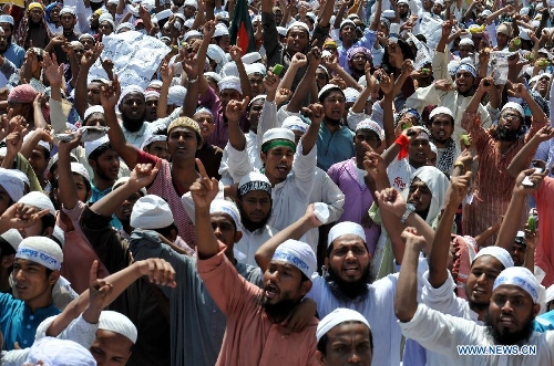 Bangladeshi activists attend a grand rally at Motijheel area in Dhaka, Bangladesh, April 6, 2013. Tens of thousands of Islamists under the banner of Hefazat-e-Islam from across Bangladesh poured into the key commercial hub of the capital city to join a grand rally, demanding action against the 