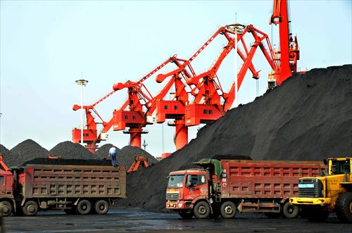 Trucks load imported coal at the port of Lianyungang in East China's Jiangsu Province. Photo: IC