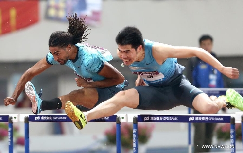 Jason Richardson (L) of the United States and Xie Wenjun of China compete during the men's 110m hurdles during the IAAF Diamond League Athletics meet in Shanghai, east China, May 18, 2013. Richardson won the first place of the event in 13.23 seconds. Xie Wenjun took the third place. (Xinhua/Fan Jun) 