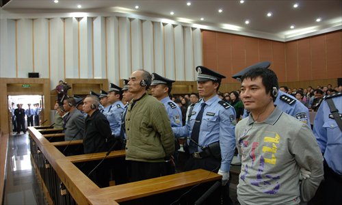 Naw Kham (first from right) and members of his gang hear the verdict of the first trial at the Kunming Intermediate People's Court in Yunnan Province on November 6, 2012. Photo: CFP