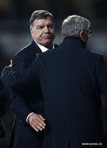 West Ham United manager Sam Allardyce (L) hugs Manchester United manager Sir Alex Ferguson after the Barclays Premier League match between West Ham United and Manchester United at Upton Park in London, Britain, on April 17, 2013. The match ended with a 2-2 draw. (Xinhua/Wang Lili) 