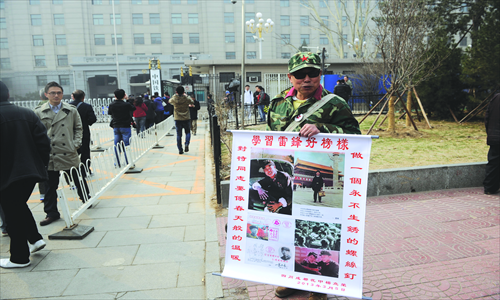 2. Yang Lirong, 65, a retired frontline railway worker of 42 years, traveled from Changping district to pay homage to the dismantled ministry. 
