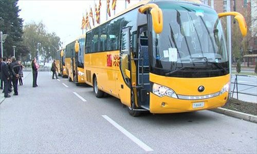 School buses produced by a Henan-based company are donated to Macedonia on November 25. Photo: Courtesy of 163.com