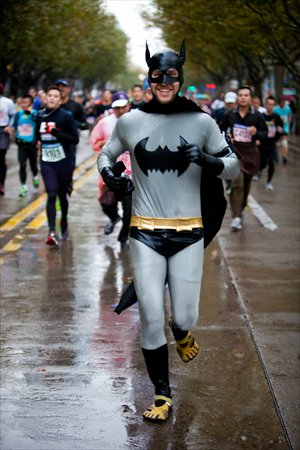 A runner wearing a Batman costume participates in the annual Shanghai International Marathon on December 2.  More than 30,000 runners participated in the annual Shanghai International Marathon Sunday, the most in the marathon’s 17-year history, according to organizers. Photo: Cai Xianmin/GT

