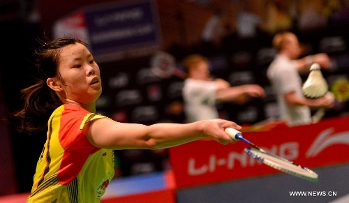 &nbsp;Li Xuerui of China returns a shot during the 2013 Sudirman Cup world mixed team badminton championship against Indonesia's Aprilia Yuswandari in Kuala Lumpur, Malaysia, on May 21, 2013. Li won 2-1. (Xinhua/Chong Voon Chung)