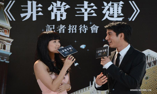 Actress Zhang Ziyi (L) and actor Leehom Wang attend a press conference to promote the film My Lucky Star in Macao, south China, September 19, 2012. Photo: Xinhua 