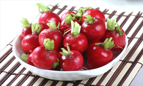 Taro, radish and white fungus are especially beneficial foods during bailu.