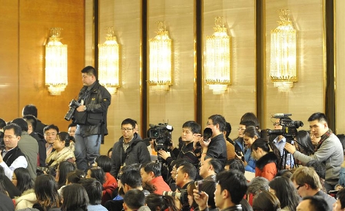  Journalists work at a news conference on the first session of the 12th Chinese People's Political Consultative Conference (CPPCC) National Committee held in Beijing, capital of China, March 2, 2013. The first session of the 12th CPPCC National Committee is scheduled to open in Beijing on March 3. (Xinhua/Guo Yu) 