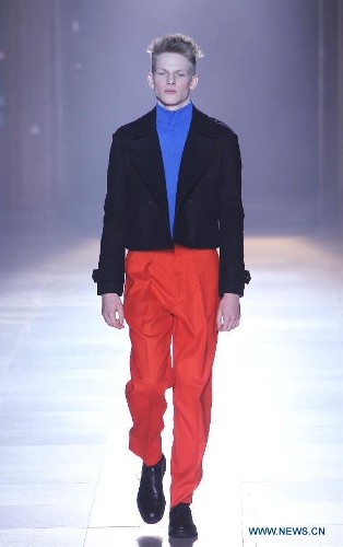 A model displays creations by Japanese designer Arashi Yanagawa for the label John Lawrence Sullivan during the men's Fall-Winter 2013-2014 collection show in Paris, France, Jan. 16, 2013. The 5-day Paris Men's Fashion Week kicked off here on Wednesday. (Xinhua/Gao Jing) 