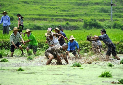 Villagers celebrate the Hucang Festival in Shiyanping Village, Wangjiaping Township of Zhangjiajie City in central China's Hunan Province, June 5, 2013. The Shiyanping Village, located in the southeast of Wangjiaping, is one of the regions in Hunan where stilted houses are well preserved. With a toal of 182 existing stilted houses of the Tujia ethnic group, the village was listed as the seventh batch of important heritage sites under state protection in 2013. (Xinhua/Shao Ying)