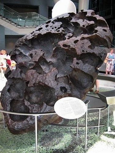 Willamette Meteorite with an estimated mass of over 14 tons (USA, 1902).(Source:gmw.com)