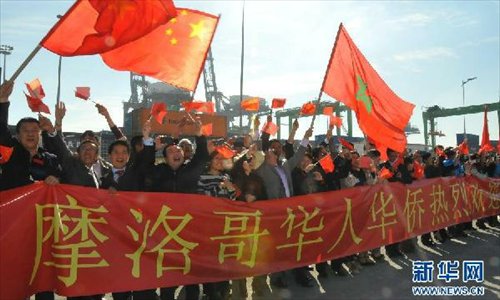 The picture shows the 13th Chinese naval escort taskforce is warmly welcomed by the local Chinese nationals and overseas Chinese in the Casablanca Port of Morocco. (Xinhua/Linfeng)