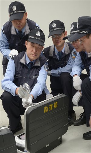 Police 803 pathologist Meng Hang (front) and colleagues Photos: Courtesy of the Shanghai Public Security Bureau's Center for Forensic Sciences