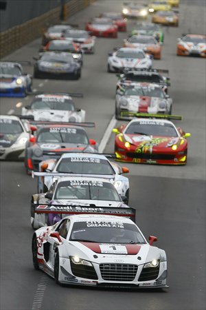 Edoardo Mortara of Italy (bottom) leads the pack during the Macau GT Cup on November 17, 2012. Photo: IC