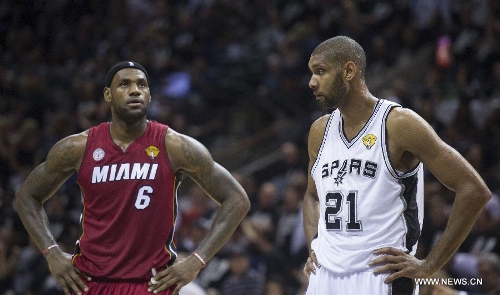San Antonio Spurs Tim Duncan (R) and Miami Heat's LeBron James react during their Game 3 of the 2013 NBA Finals in San Antonio, Texas, the United States, June 11, 2013. San Antonio Spurs won 113-77. (Xinhua/Yang Lei)