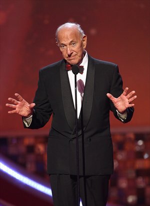 Jack Klugman speaks at 6th annual TV Land Awards in 2008.
Photo: CFP