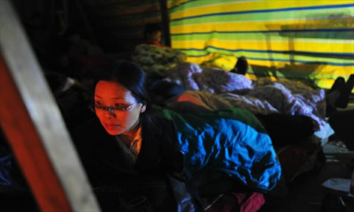 Earthquake victims spend the night in temporary tents on April 21. A 7.0-magnitude earthquake hit Lushan county on the morning of April 20. Longmen, Baosheng and Taiping townships were the worst hit areas. Victims spent their first night after the quake in temporary tents along the roadside. Photo: Xiao Jiuyi/Xinhua