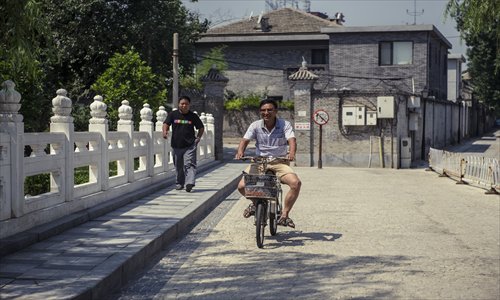 a bicyclist on Dongbuya Bridge over the Yuhe River