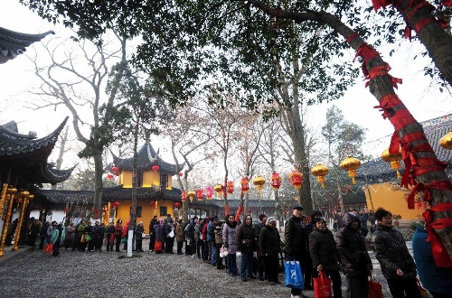 Citizens queue to get free porridge at Hanshan Temple in Suzhou, east China's Jiangsu Province, Jan. 19, 2013. The Hanshan Temple distributed Laba porridge for free on Jan. 19, the eighth day of the 12th lunar month or the day of Laba Festival. The Laba Festival is regarded as a prelude to the Spring Festival, or Chinese Lunar New Year, the most important occasion of family reunion, which falls on Feb. 10 of this year. Drinking Laba porridge on the day of Laba is a traditional custom in China. (Xinhua/Hang Xingwei) 