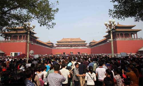 Beijing Imperial Palace were swarmed with tourists. Photo: Xinhua