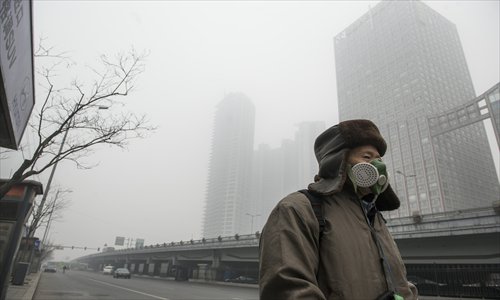 A man wearing a mask walks along Dawang Lu, Chaoyang district, Tuesday. Photo: Li Hao/GT
