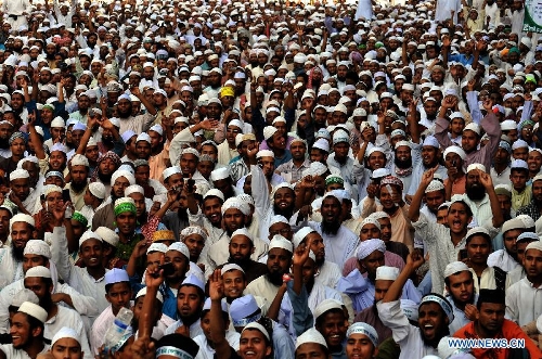 Bangladeshi Muslim activists attend a grand rally at Motijheel area in Dhaka, Bangladesh, April 6, 2013. Tens of thousands of Islamists under the banner of Hefazat-e-Islam from across Bangladesh poured into the key commercial hub of the capital city to join a grand rally, demanding action against the 