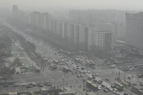 Motorcars run on a street in sandy air in Beijing, capital of China, March 9, 2013. A cold front brings strong wind as well as sand and dust to Beijing on March 9. (Xinhua/Lu Peng)&nbsp;