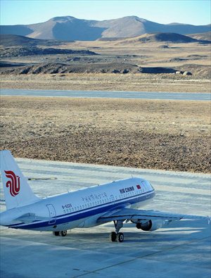 The test flight landed at the Daochengyading Airport in Daocheng County of the Tibetan Autonomous Prefecture of Garze, southwest China's Sichuan Province, November 23, 2012. The first test flight of the airport successfully landed Friday. With the height of 4,411 meters above sea level, the Daochengyading Airport becomes the highest civil airport in the world. (Xinhua/Xue Yubin)