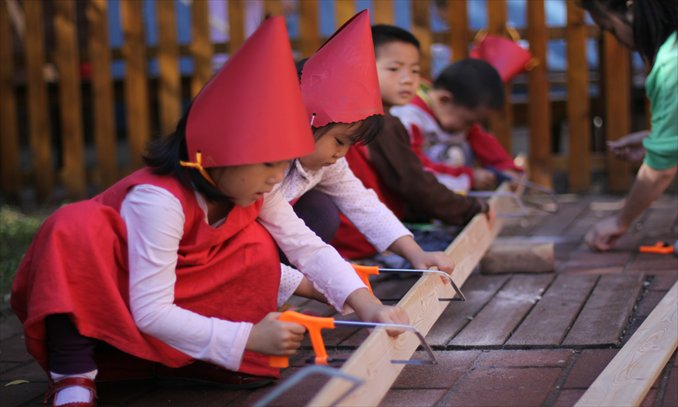 A group of children work on a carpentry project this autumn at Ba Xueyuan in the outskirts of Beijing.Photo: courtesy of Ba Xueyuan