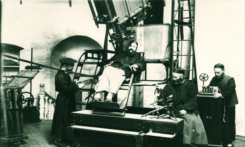 Stanislas Chevalier (center), the first director of Sheshan Observatory, at work Photos: Courtesy of Lin Qing