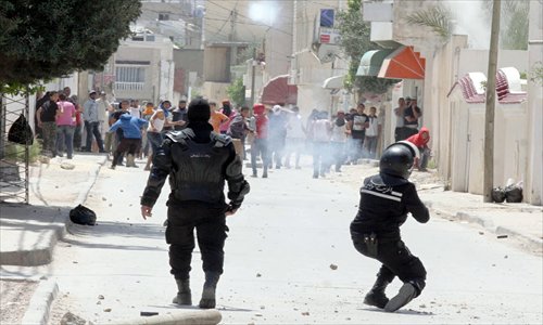 Tunisian police fire tear gas as clashes broke out with radical Islamists on Sunday, in Ettadhamen, a poor neighborhood 15 kilometers west of Tunis, after Salafist movement Ansar al-Sharia told its followers to gather 
