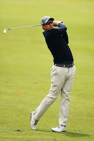 Adam Scott of Australia plays an approach shot from the fairway during round two of the 2013 Australian Masters at Royal Melbourne Golf Course on Friday in Melbourne, Australia. Photo: CFP