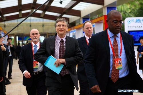 Co-chair and Trustee of Bill & Melinda Gates Foundation Bill Gates (L Front), who is also the founder of Microsoft, walks into the conference hall prior to the opening ceremony of the Boao Forum for Asia (BFA) Annual Conference 2013 in Boao, south China's Hainan Province, April 7, 2013. (Xinhua/Xu Zijian)