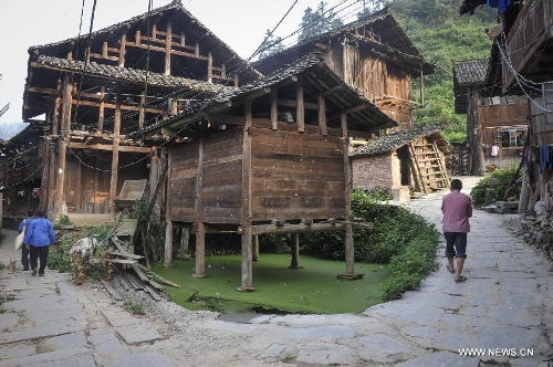 Photo taken on June 21, 2013 shows the Dimen Dong minority village in the morning in Liping County of southwest China's Guizhou Province. Dimen is a Dong minority village with about 2,500 villagers. It is protected properly and all the villagers could enjoy their peaceful and quiet rural life as they did in the past over 700 years. (Xinhua/Ou Dongqu)